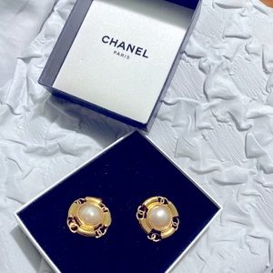 VINTAGE CHANEL EARRING